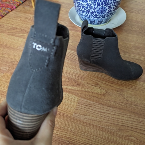 NWOT Grey TOMS Wedges - Picture 3 of 5